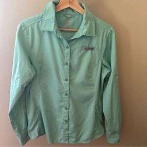 Field & Stream Light Green Button-Up Shirt
